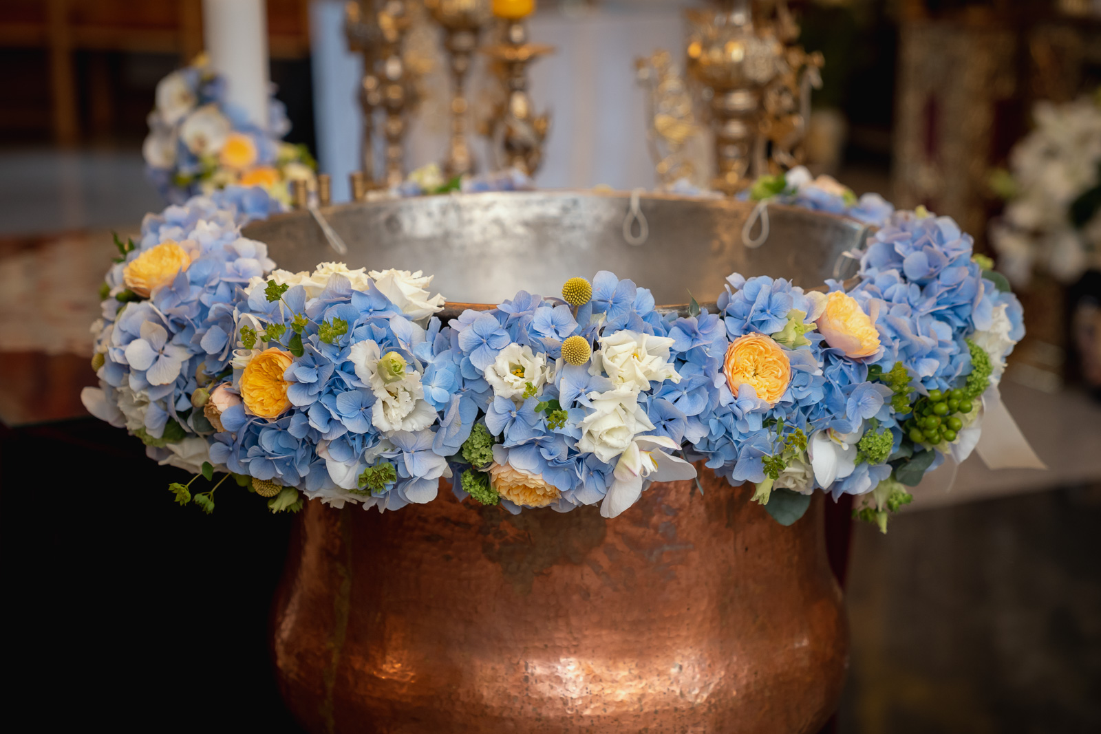 Ghirlanda Cristelnita Flori Hortensie Trandafiri vuvuzela gold - Craspedia|Hortensie|Lisianthus|Orhidee|Trandafiri