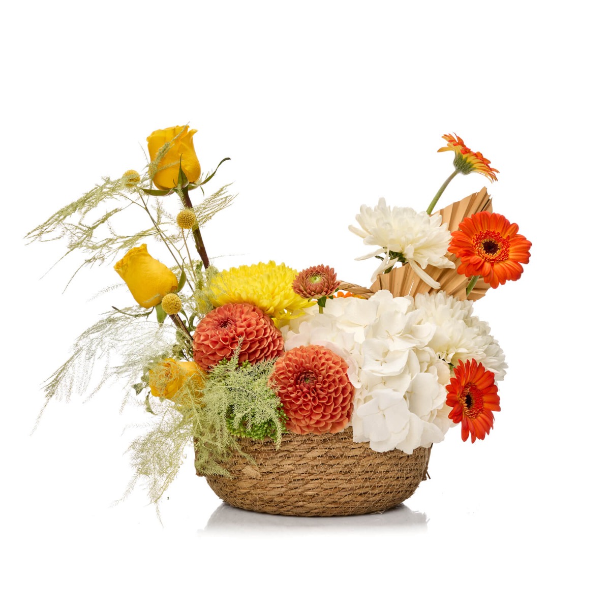 Aranjament floral in cos cu dalii si crizamteme - Craspedia|Crizantema|Dahlia|Hortensie|Trandafiri