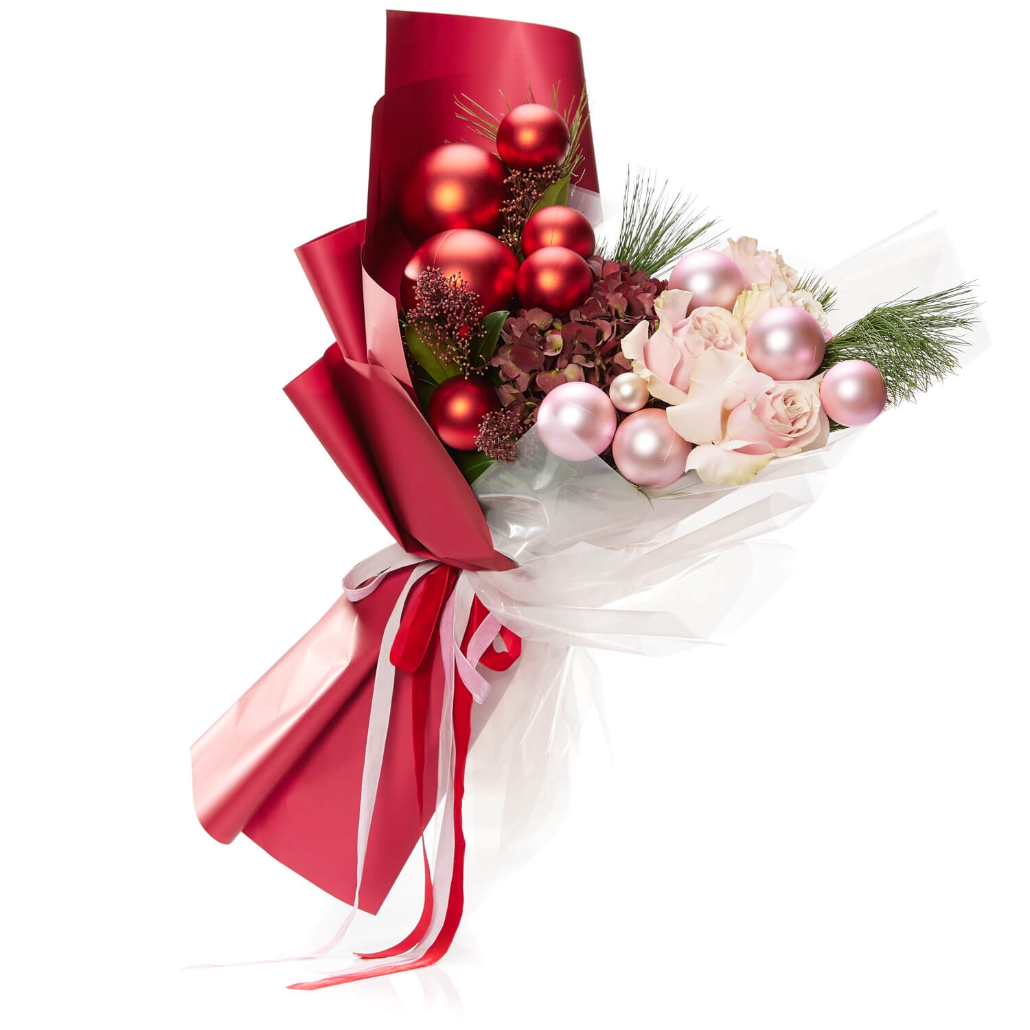 Buchet de flori cu trandafiri si globuri - Hortensie|Skimmia|Trandafiri
