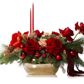  Floral arrangement with red roses and amaranth
