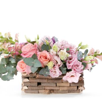 Aranjament floral in cos cu antirrhinum si zambile