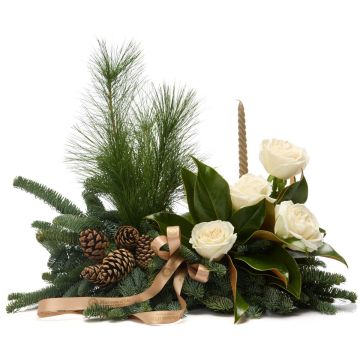 Aranjament de Craciun cu trandafiri si magnolie				