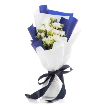 Bouquet of 25 white freesias