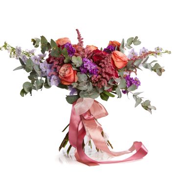 Buchet de flori cu hortensie, trandafiri si astilbe
