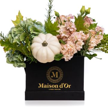 Box with Matthiola, hydrangea and lisianthus