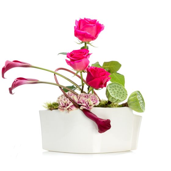Aranjament floral business cu trandafiri cyclam si garoafe