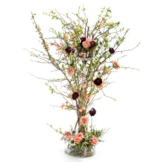 Aranjament floral de nunta din anemone, trandafiri