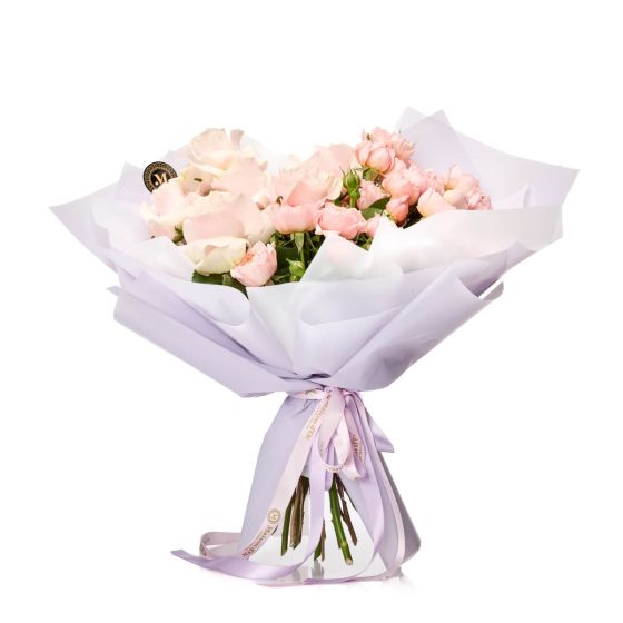 Bouquet with 5 roses and garden mini-roses