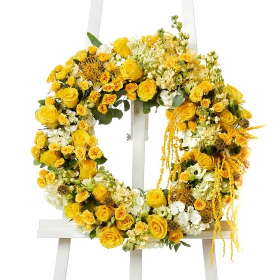Coroana funerara cu trandafiri galbeni
