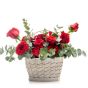 Aranjament floral in cos din trandafiri rosii, ruscus