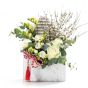Aranjament floral in cutie plic cu trandafiri si frezii albe - Oferta Corporate