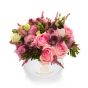 Aranjament floral cu astilbe, trandafiri roz, lisianthus si astrantia 