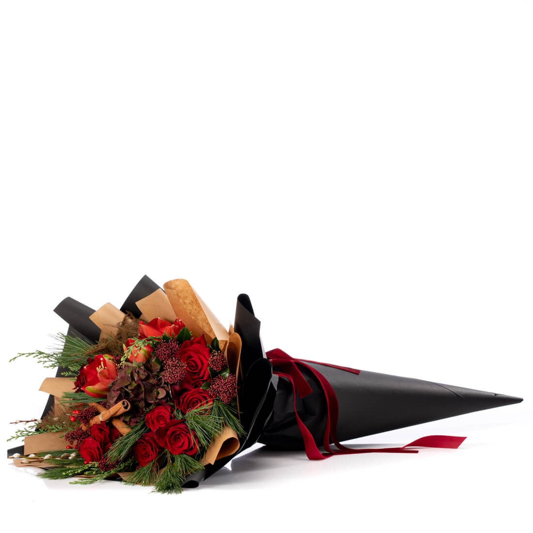 Buchet de flori cu amaryllis si trandafiri rosii - Amarilis|Hortensie|Skimmia|Trandafiri
