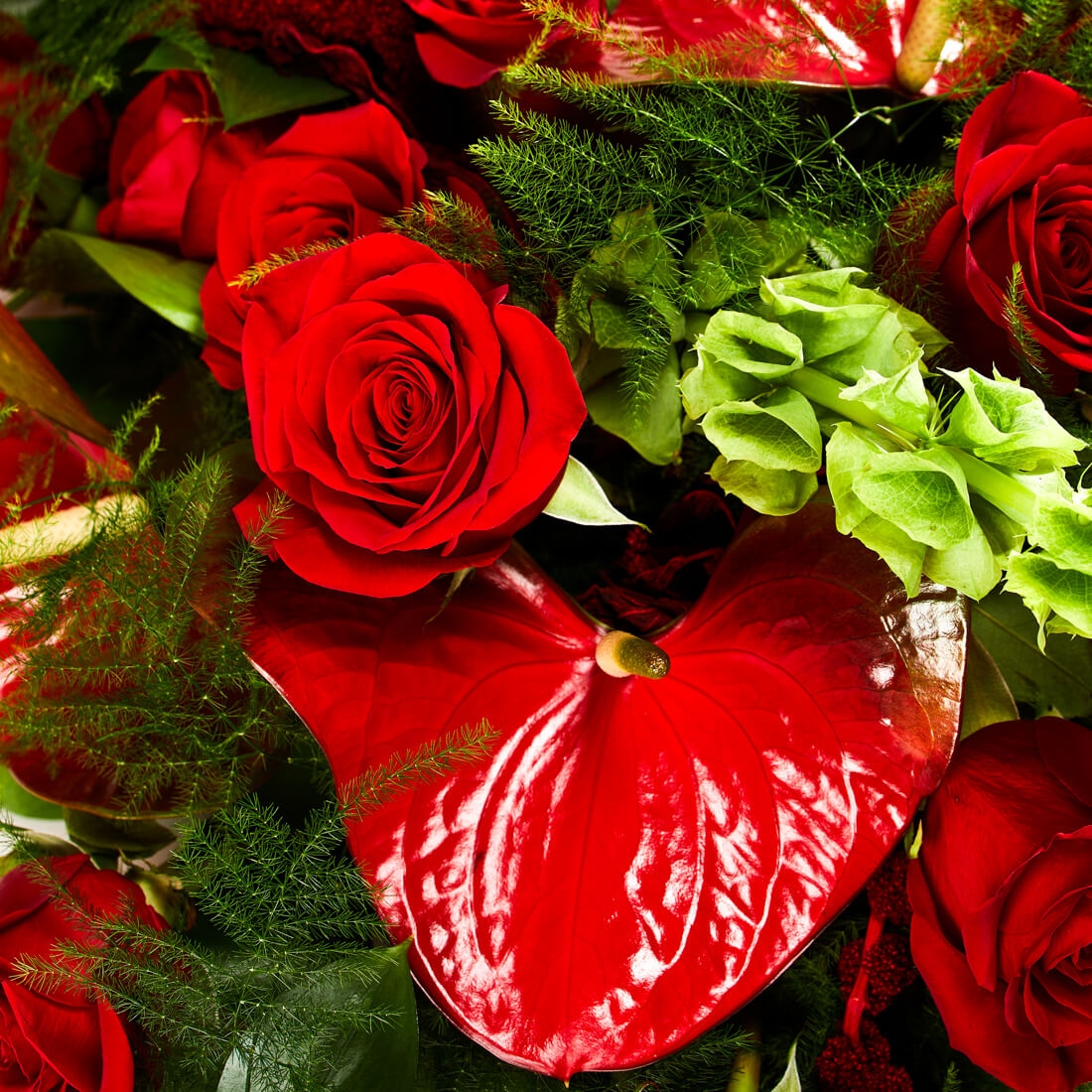 Jerba funerara cu trandafir si anthurium - Anthurium|Trandafiri