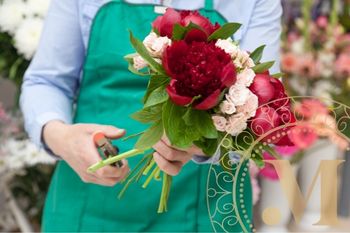 Vrei sa faci o surpriza persoanei dragi? Comanda-i un aranjament floral online!